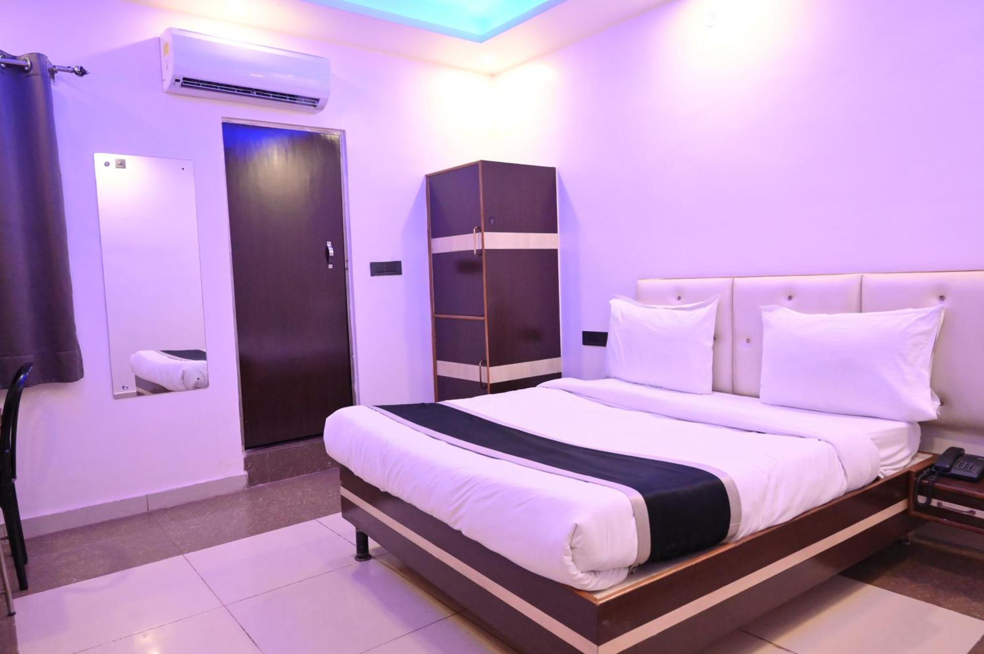 Hotel Riddhi Regency Lakhnau Kültér fotó