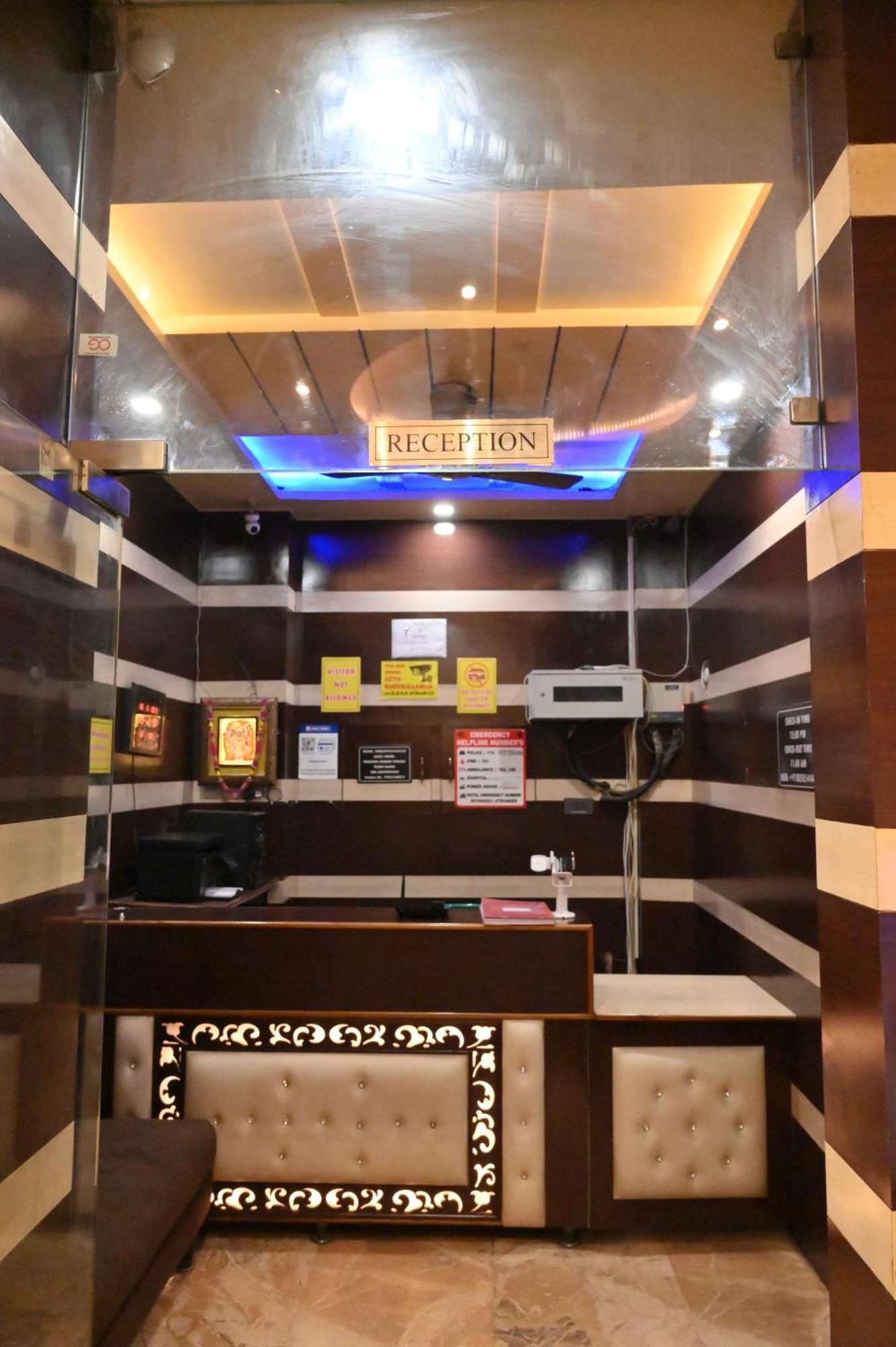 Hotel Riddhi Regency Lakhnau Kültér fotó
