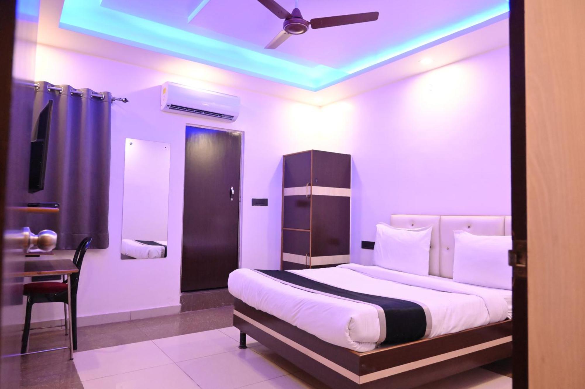 Hotel Riddhi Regency Lakhnau Kültér fotó