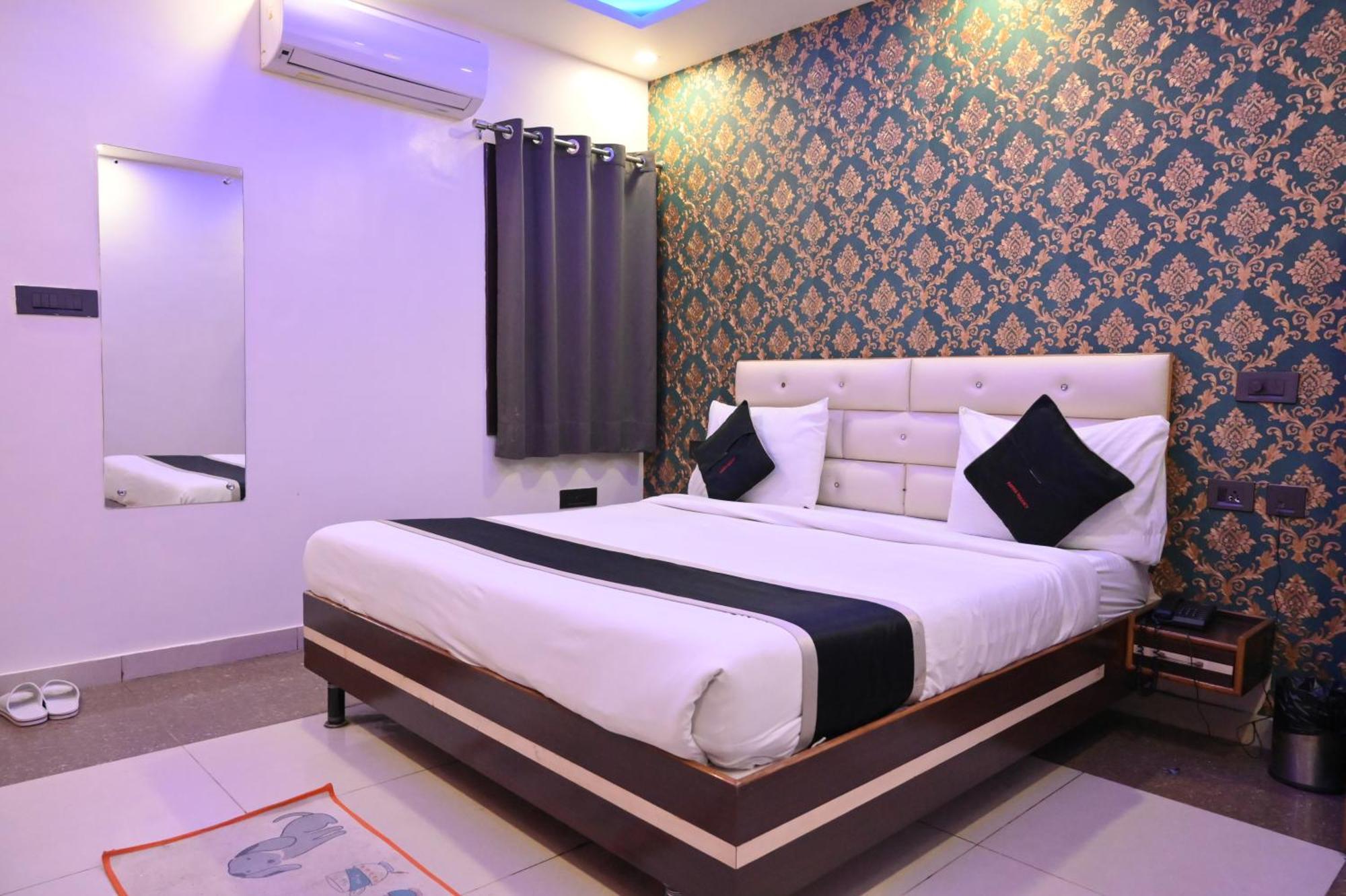 Hotel Riddhi Regency Lakhnau Kültér fotó