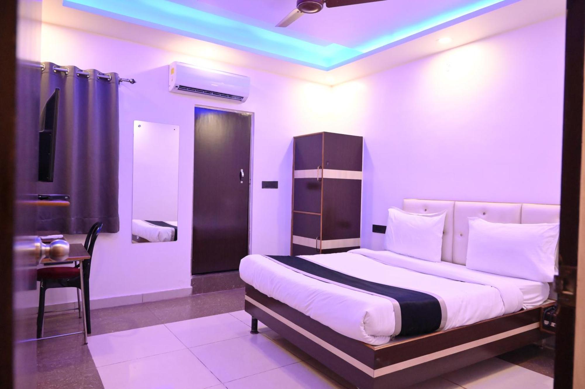 Hotel Riddhi Regency Lakhnau Kültér fotó