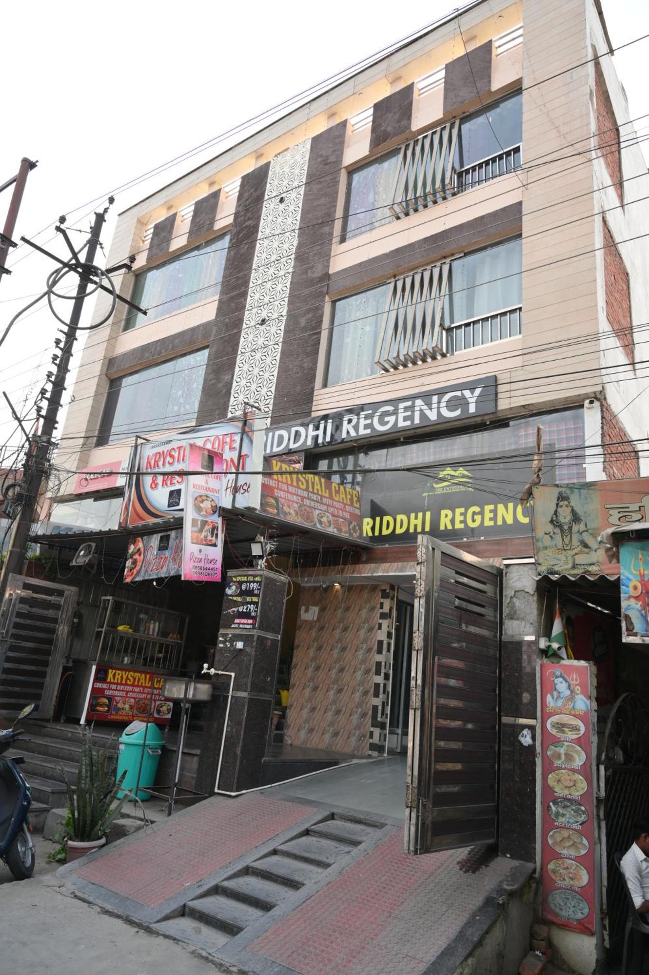Hotel Riddhi Regency Lakhnau Kültér fotó