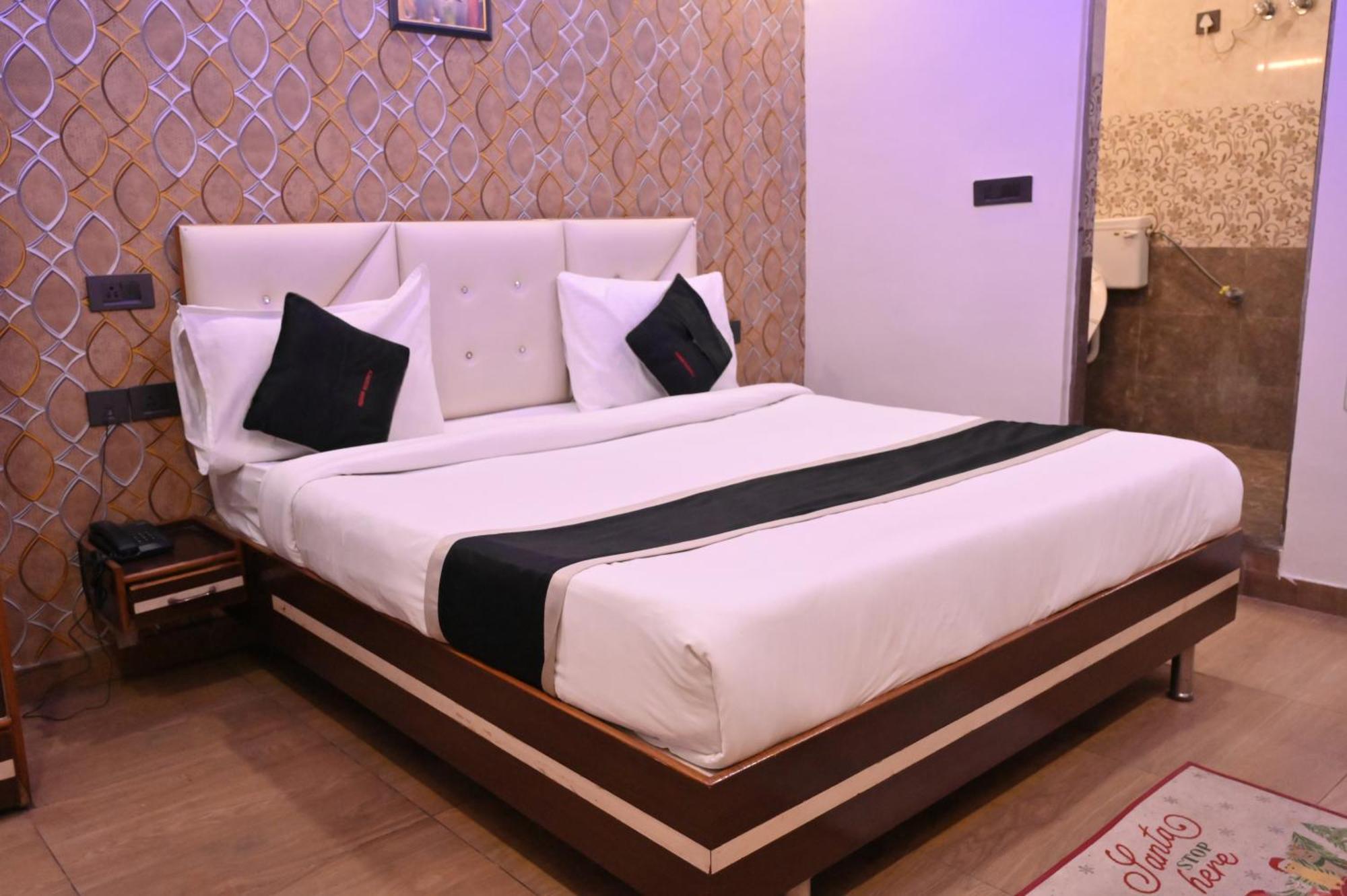 Hotel Riddhi Regency Lakhnau Kültér fotó