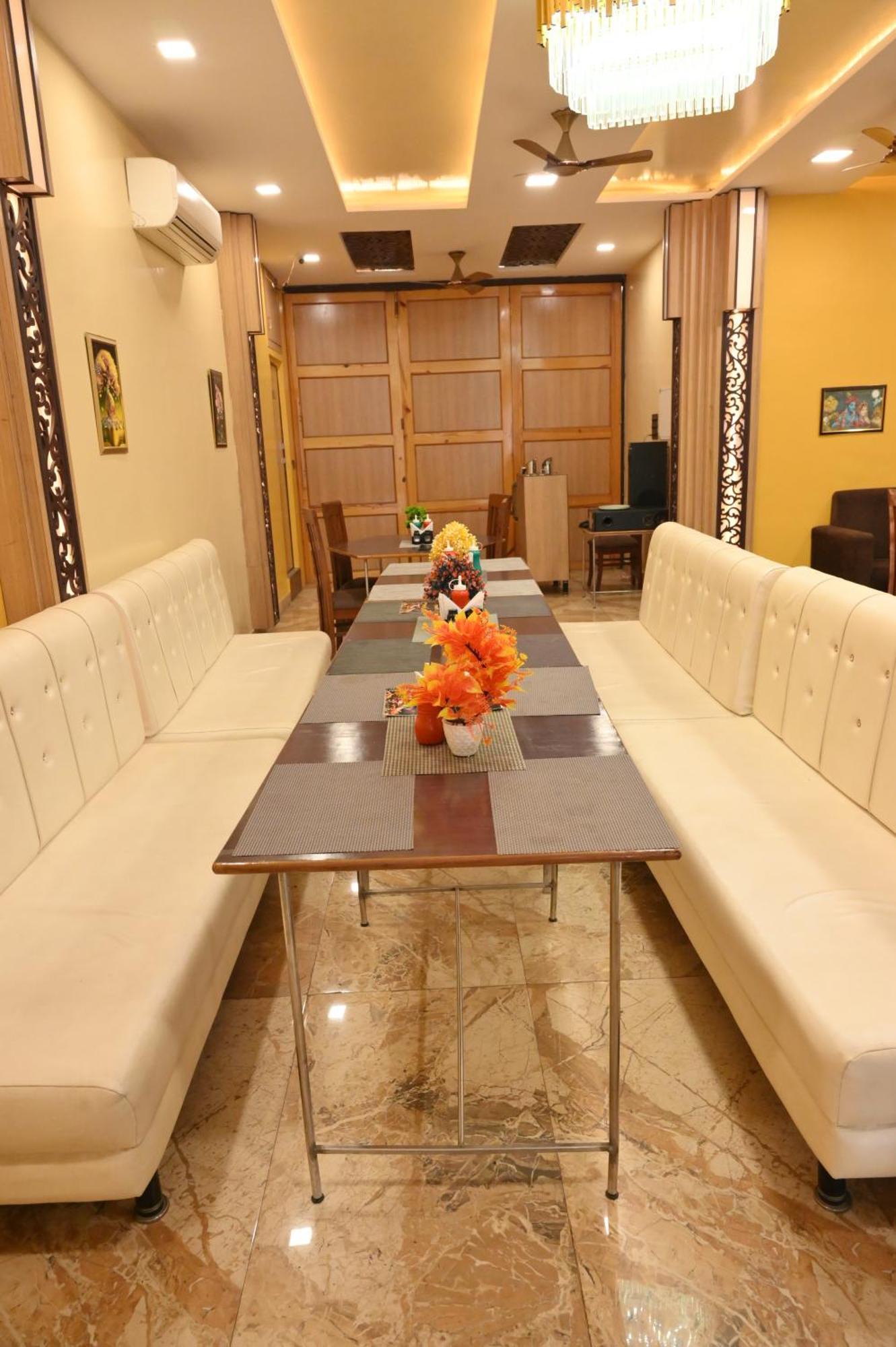 Hotel Riddhi Regency Lakhnau Kültér fotó